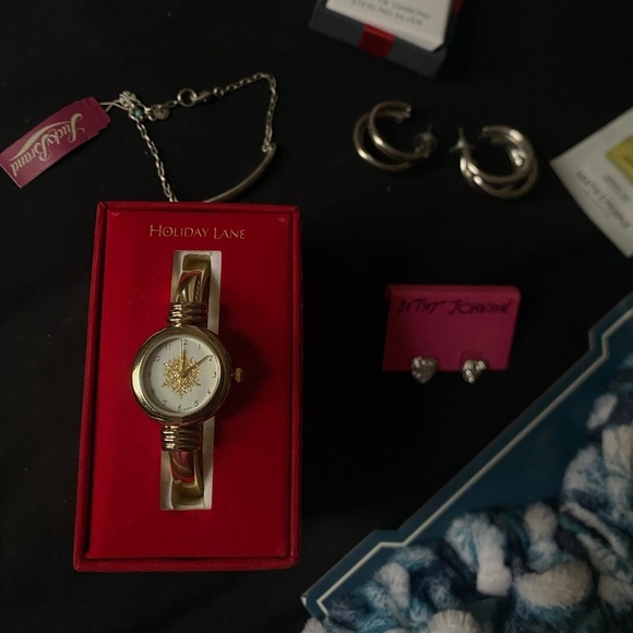 Jewelry Lot - Picture 2 of 3